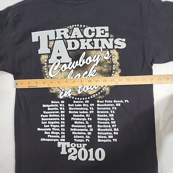 Trace Adkins T Shirt Adult Medium Cowboys Back In Town Concert Tee 2010 Made USA - Picture 13 of 14